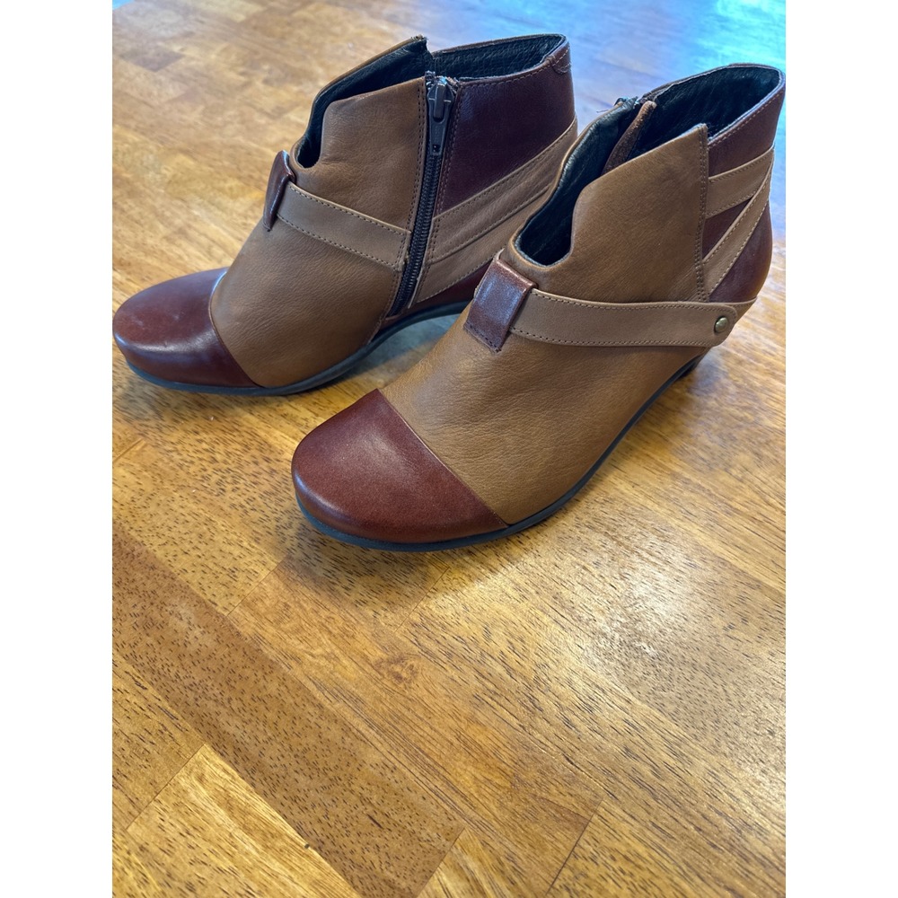 Naot Womens Brown Leather Tri-Tone Ankle Boots Size 37 L6 Low Heel Zip Booties